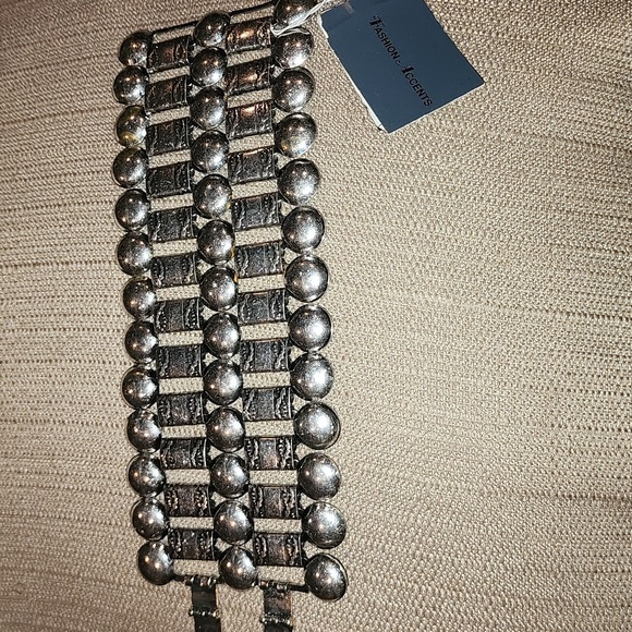 New Fashion Accents Antique Silver-Tone Bracelet - Picture 4 of 9